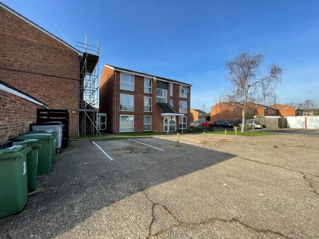 Lot: 119 - PARCEL OF LAND WITH PLANNING FOR FOUR GARAGES AND FIVE BOLLARD PARKING SPACES - Alternative view Parking and Planning for 4 garages in London Colney going to auction